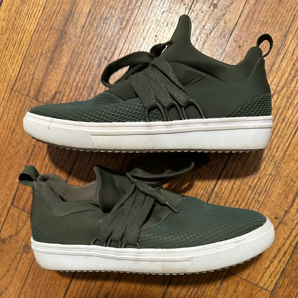 Steve Madden Lancer Sneaker in Olive Green Size 8 - Picture 2 of 6